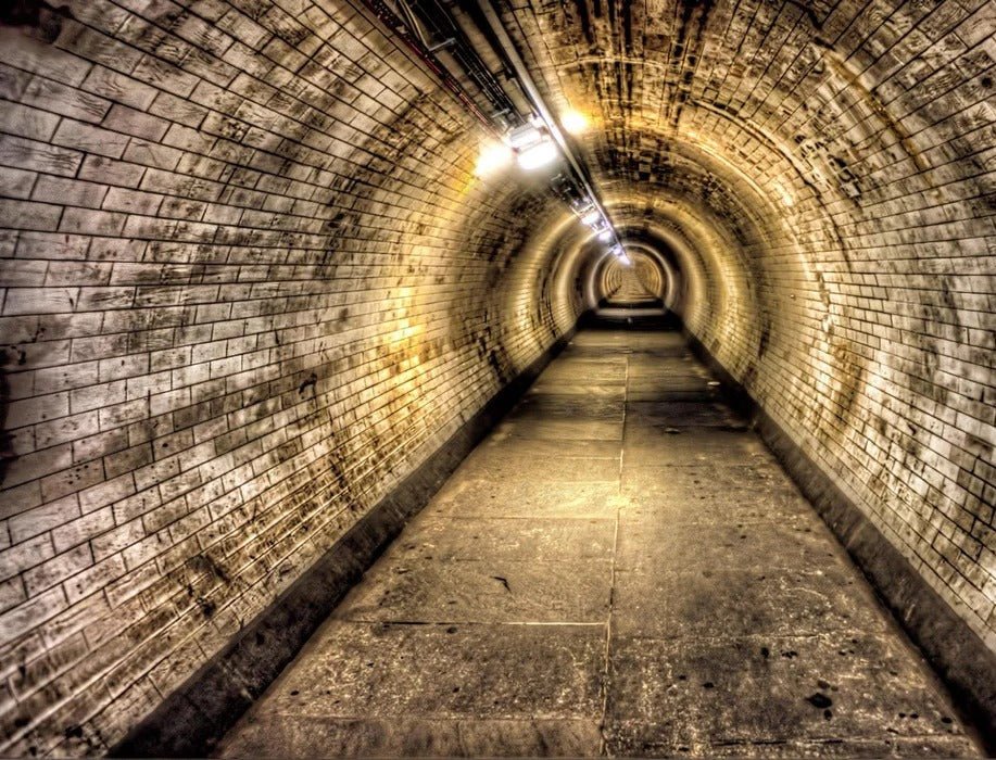 Papier peint tunnel brique