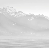 Papier peint Annecy et son lac paisible noir et blanc