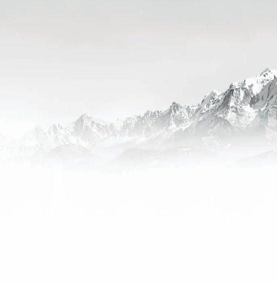 Papier peint Mont Blanc dans la brume noir et blanc