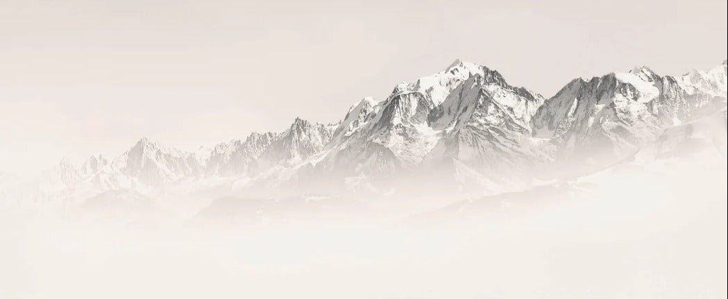 Papier peint Mont Blanc dans la brume sépia