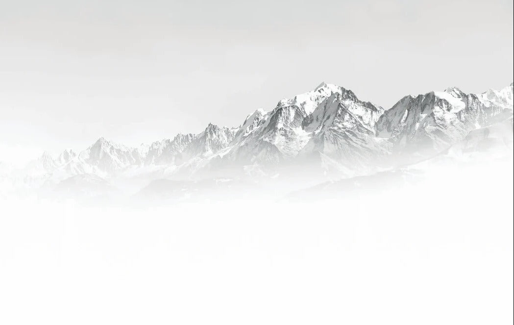 Papier peint Mont Blanc dans la brume noir et blanc