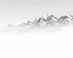 Papier peint Mont Blanc dans la brume noir et blanc