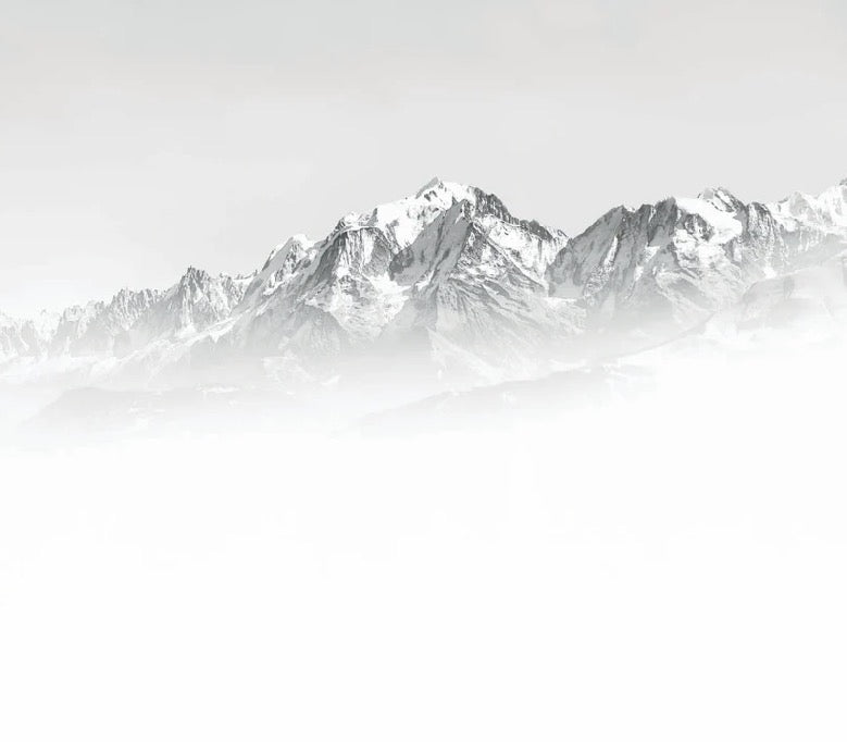 Papier peint Mont Blanc dans la brume noir et blanc