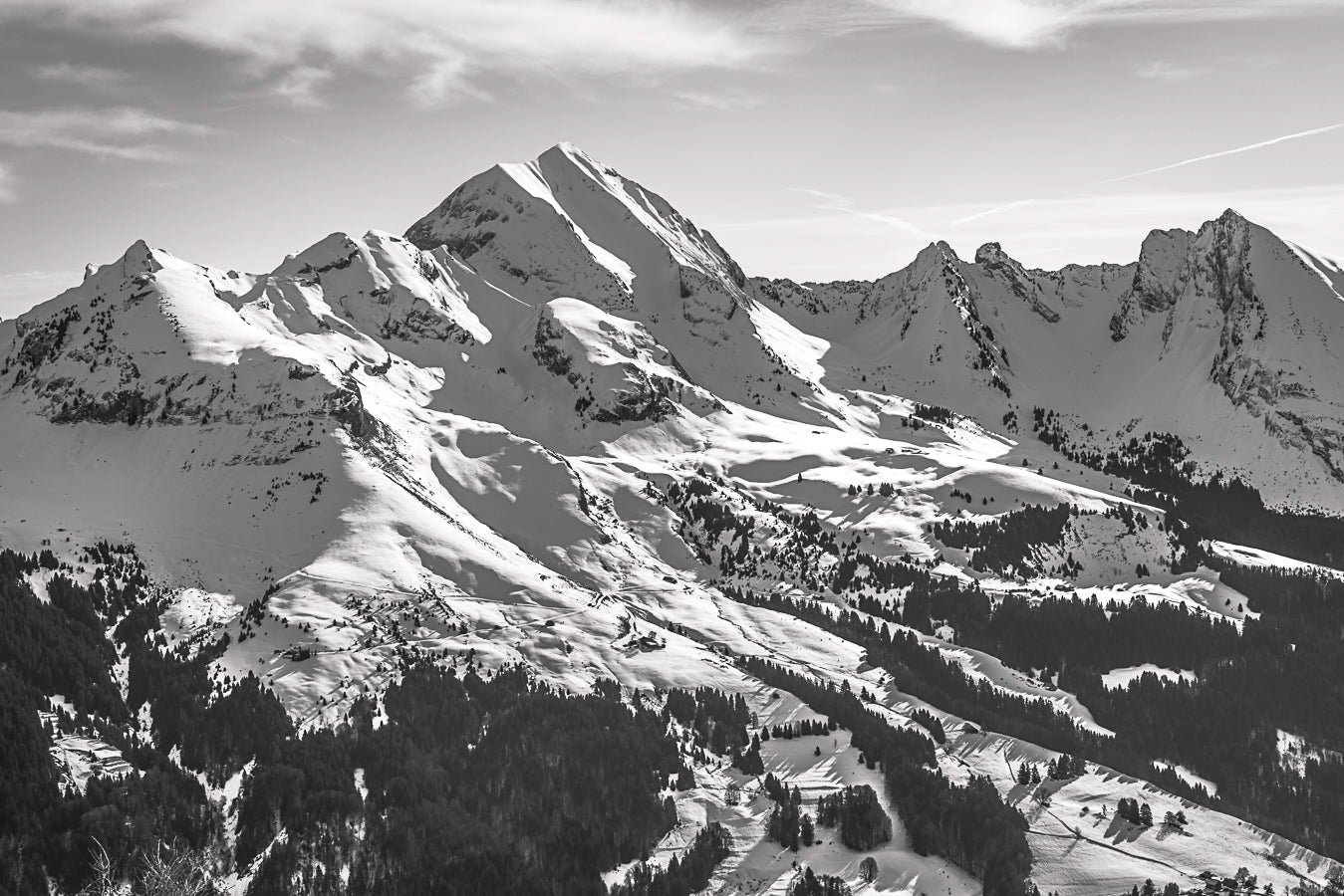 Papier peint montagne noir et blanc les Aravis - papier peint sur mesure francais - muralconcept